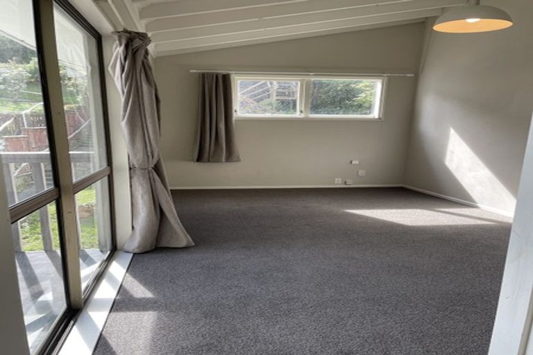 Photo of property in 62 Tio Tio Road, Miramar, Wellington, 6022