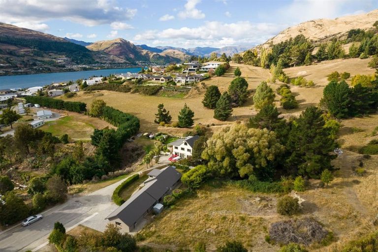 Photo of property in 77 Oregon Drive, Kelvin Heights, Queenstown, 9300
