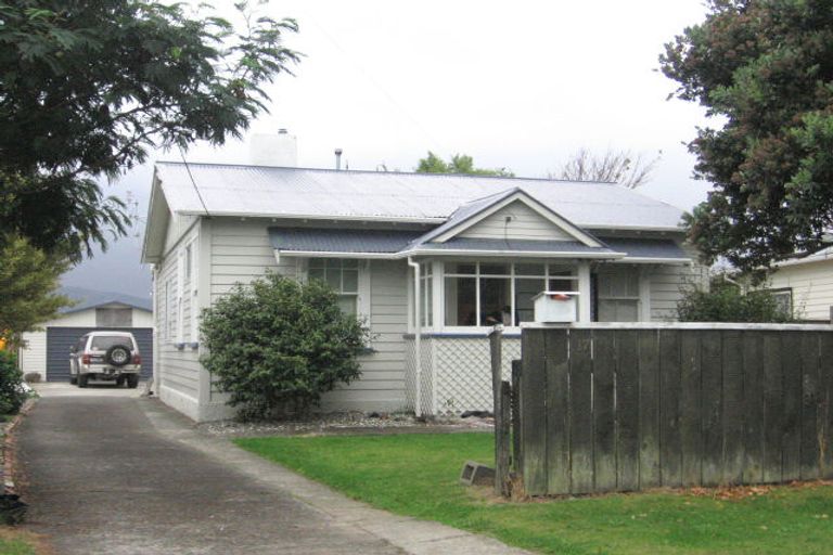 Photo of property in 17 Elizabeth Street, Moera, Lower Hutt, 5010