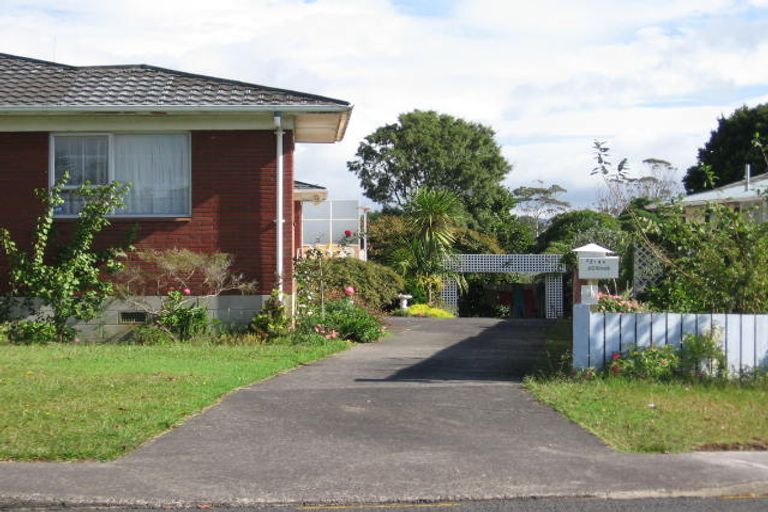 Photo of property in 2/149 View Road, Sunnyvale, Auckland, 0612