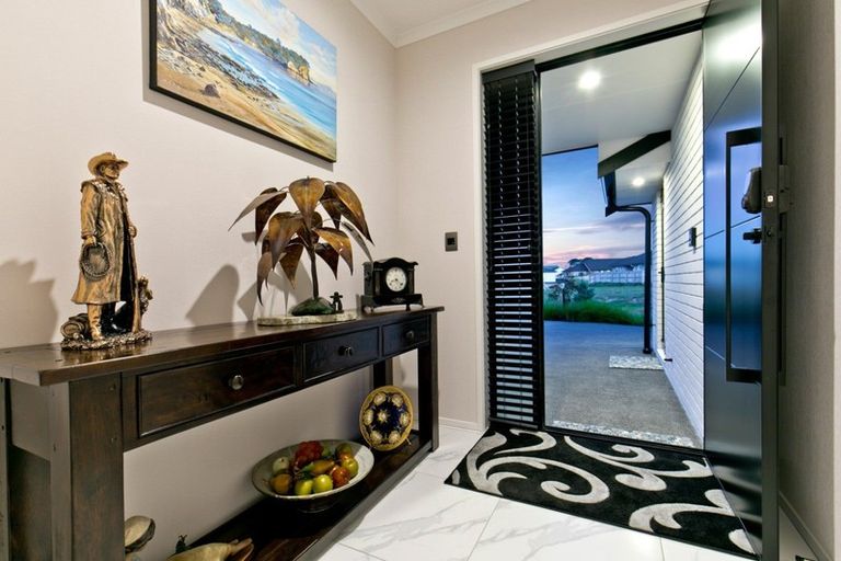 Photo of property in 10 Waimaki Way, Gulf Harbour, Whangaparaoa, 0930
