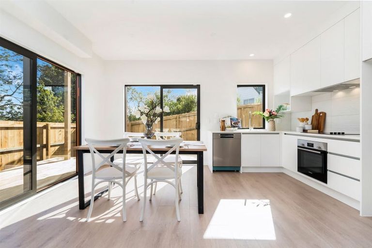 Photo of property in 4b Flaunty Place, West Harbour, Auckland, 0618