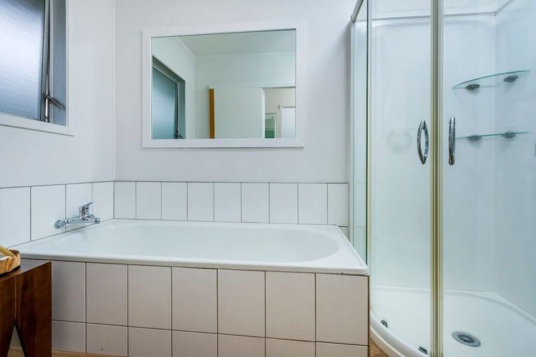 Photo of property in 12 Gretel Place, Hillcrest, Auckland, 0627