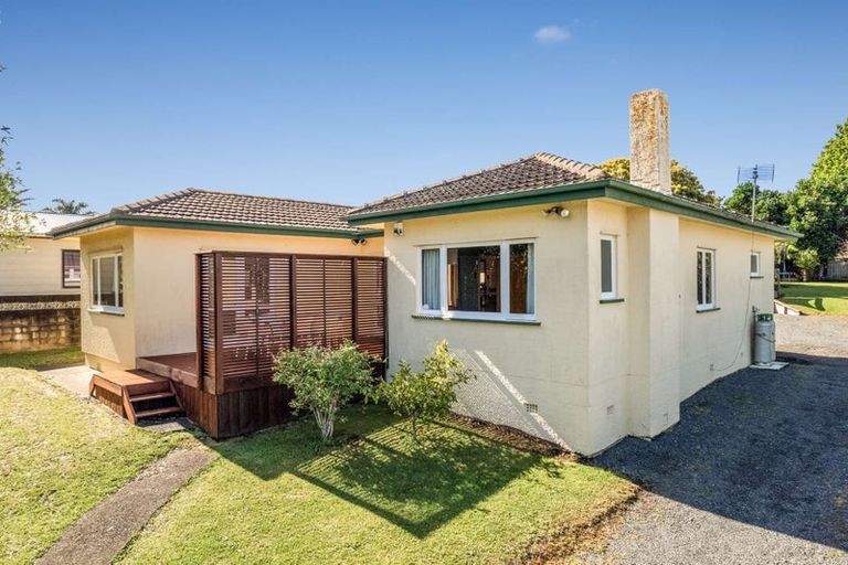 Photo of property in 17 Howden Street, Waiuku, 2123