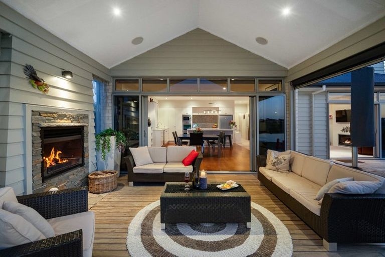 Photo of property in 89 Barbados Way, One Tree Point, 0118