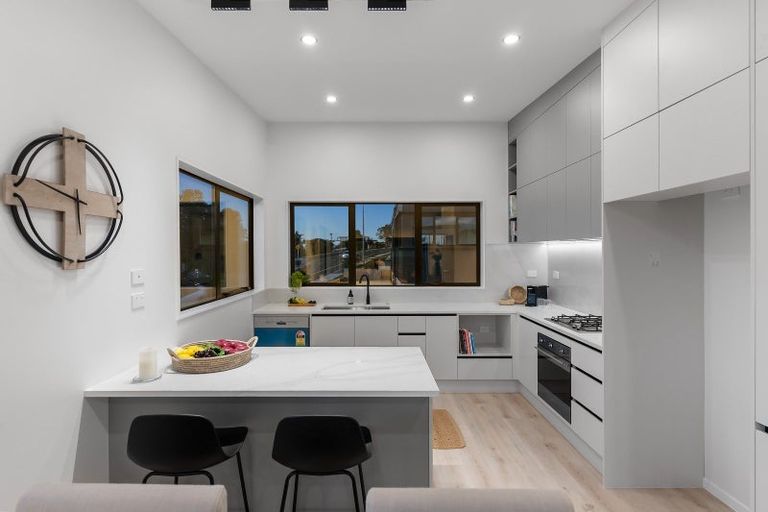 Photo of property in 937c Whangaparaoa Road, Manly, Whangaparaoa, 0930