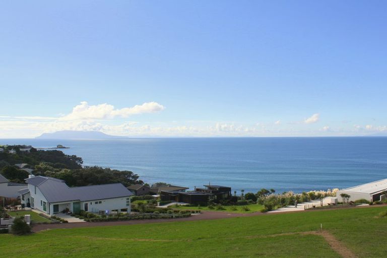 Photo of property in 80-82 Lax Crescent, Leigh, 0985