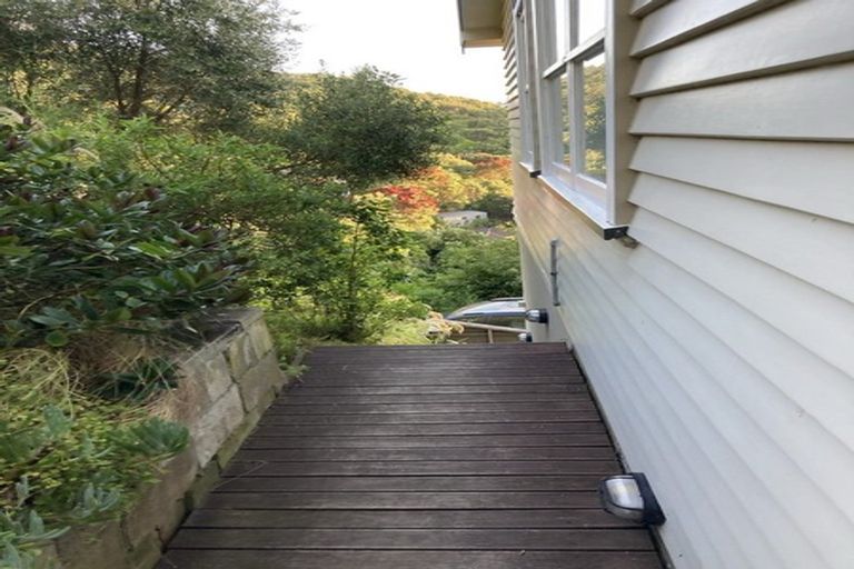 Photo of property in 31 Cave Road, Houghton Bay, Wellington, 6023