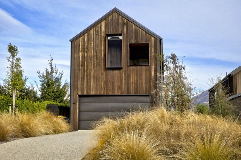 Photo of property in 28 Soudley Court, Jacks Point, Queenstown, 9371