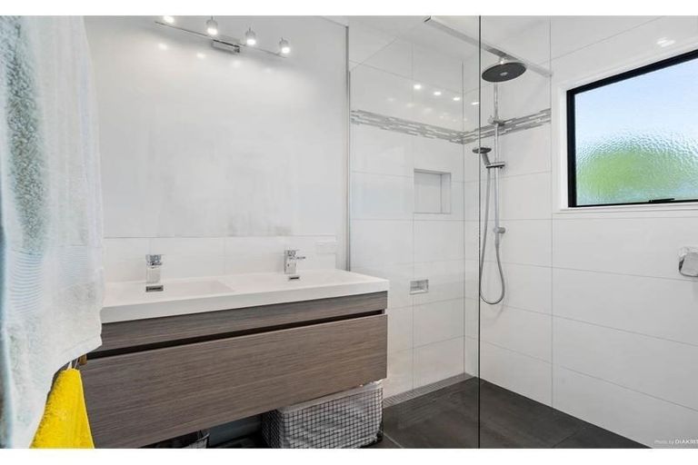 Photo of property in 10 Seaward Place, Wattle Downs, Auckland, 2103