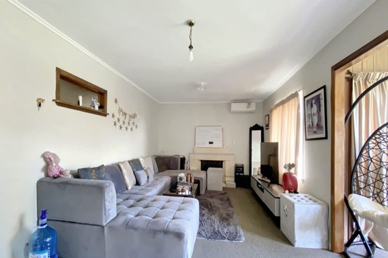 Photo of property in 15 Raleigh Road, Northcote, Auckland, 0627
