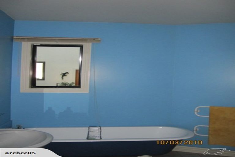 Photo of property in Endeavour Apartments, 13/125 Thorndon Quay, Pipitea, Wellington, 6011