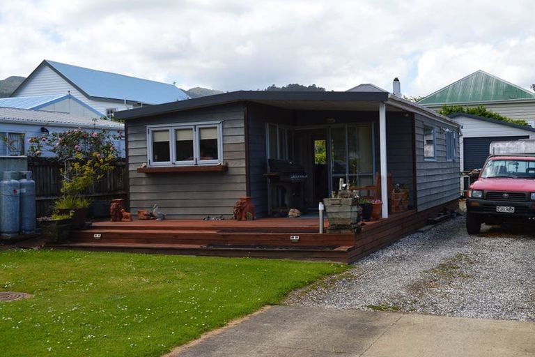 Photo of property in 74 Watt Street, Coromandel, 3506