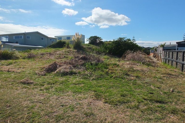 Photo of property in 37 Marine Parade South, Foxton Beach, Foxton, 4815