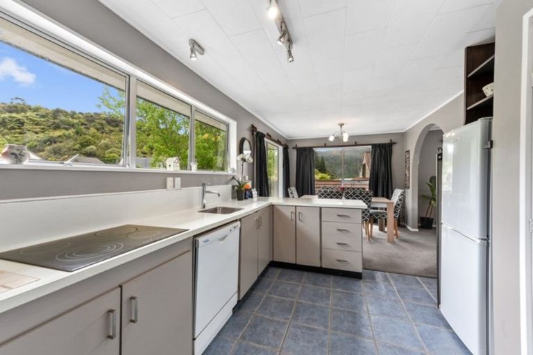 Photo of property in 24 Kurth Crescent, Silverstream, Upper Hutt, 5019