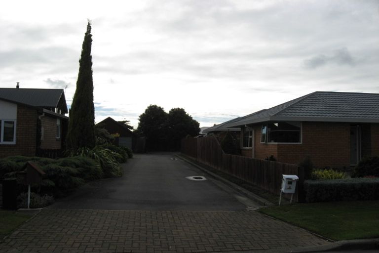 Photo of property in 17 Honeysuckle Place, Northcote, Christchurch, 8052