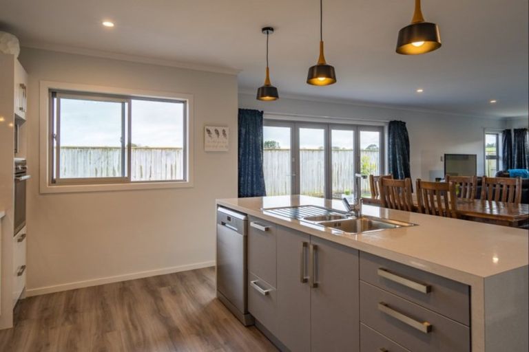 Photo of property in 21 Okarito Avenue, Levin, 5510