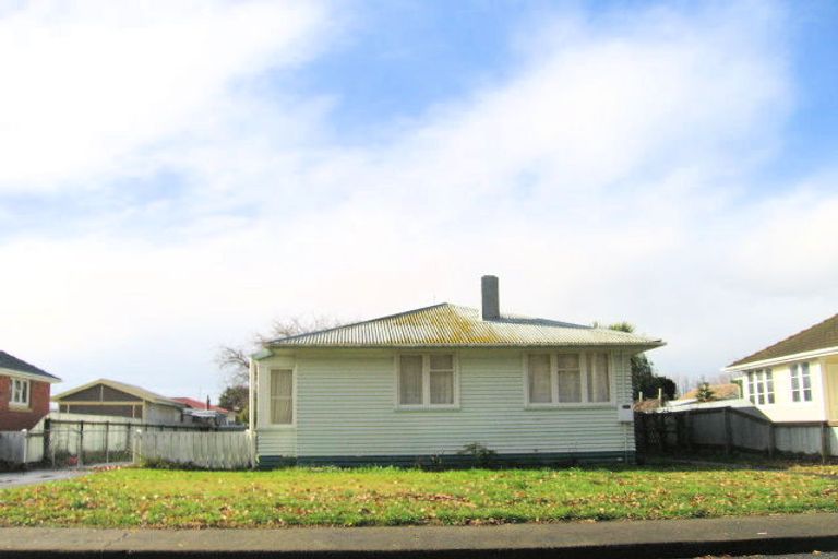 Photo of property in 1018 Grove Road, Mayfair, Hastings, 4122