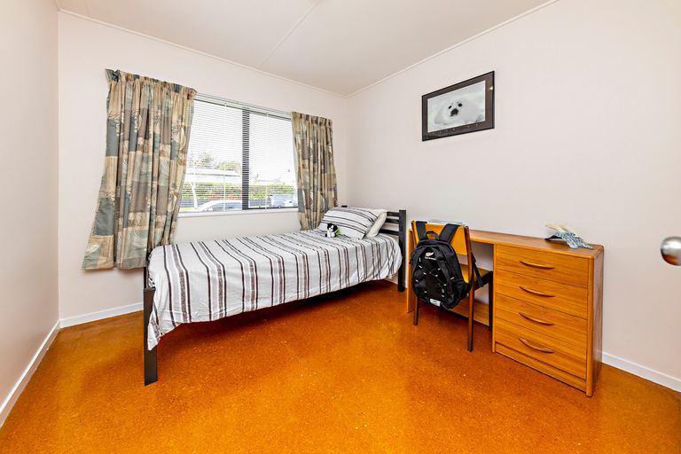 Photo of property in 28 Seaward Place, Wattle Downs, Auckland, 2103