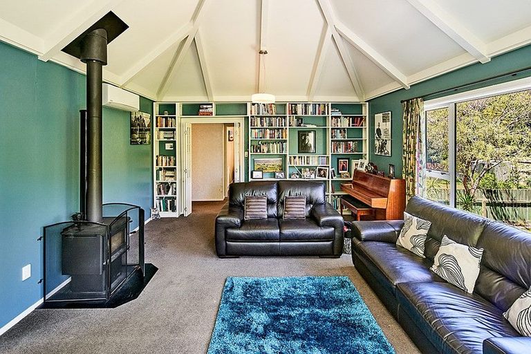 Photo of property in 73 Blue Mountains Road, Pinehaven, Upper Hutt, 5019