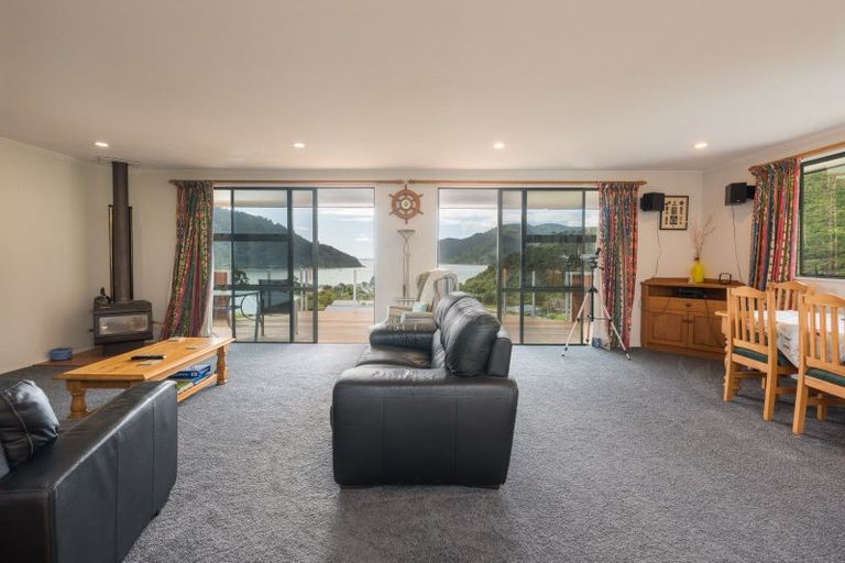 Photo of property in 3 Ruataniwha Place, Okiwi Bay, French Pass, 7193