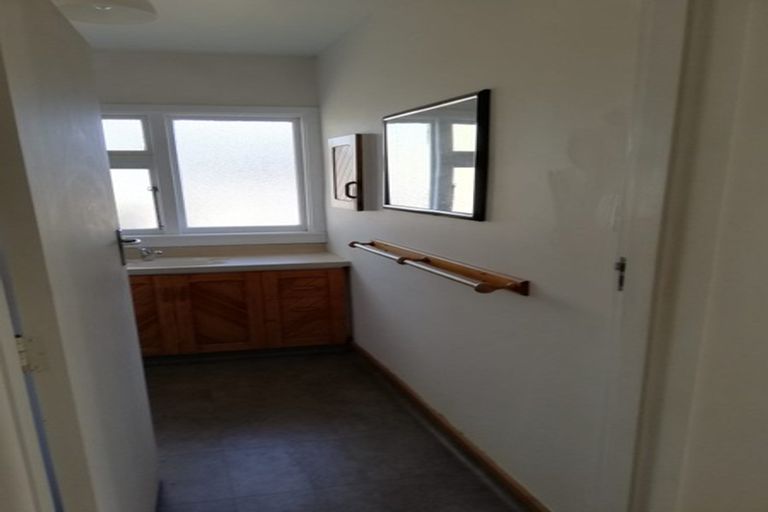 Photo of property in 8 Fenchurch Street, Northcote, Christchurch, 8052