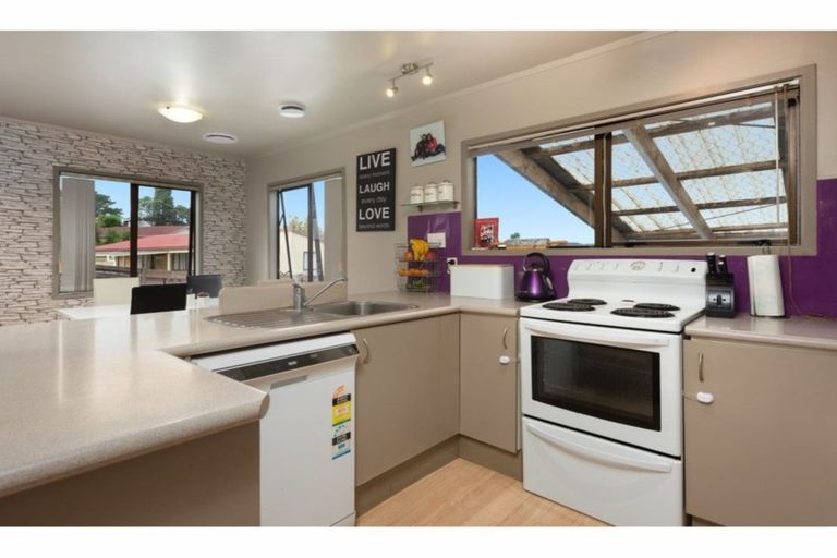 Photo of property in 13 Pokapu Place, Bethlehem, Tauranga, 3110