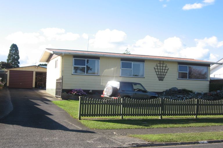 Photo of property in 5 Awakino Place, Manurewa, Auckland, 2102