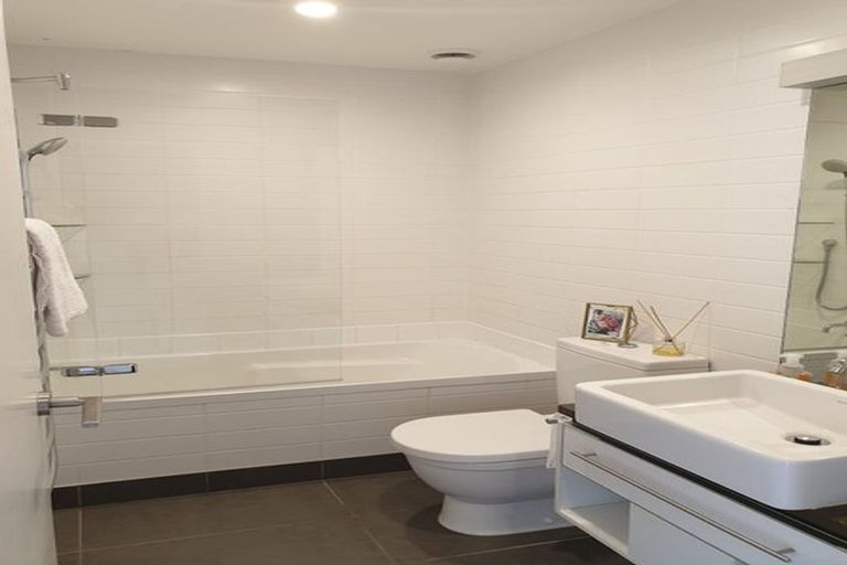 Photo of property in Patent 326 Apartments, 103h/326 Evans Bay Parade, Hataitai, Wellington, 6021