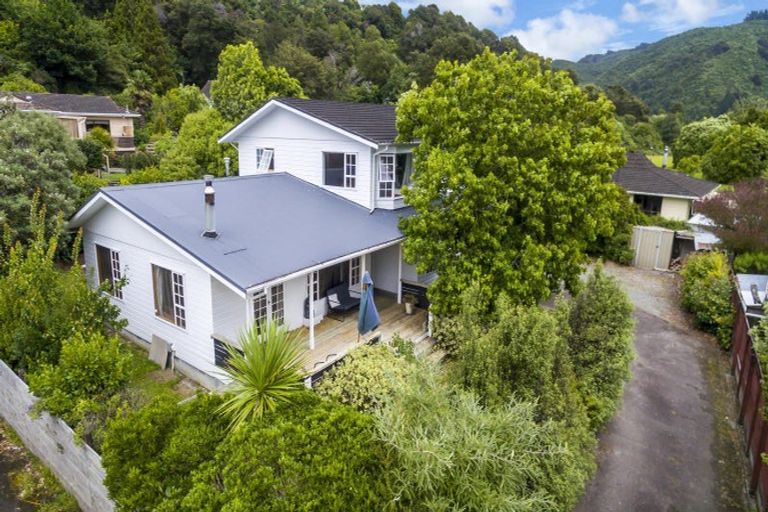 Photo of property in 19 Beryl Grove, Birchville, Upper Hutt, 5018