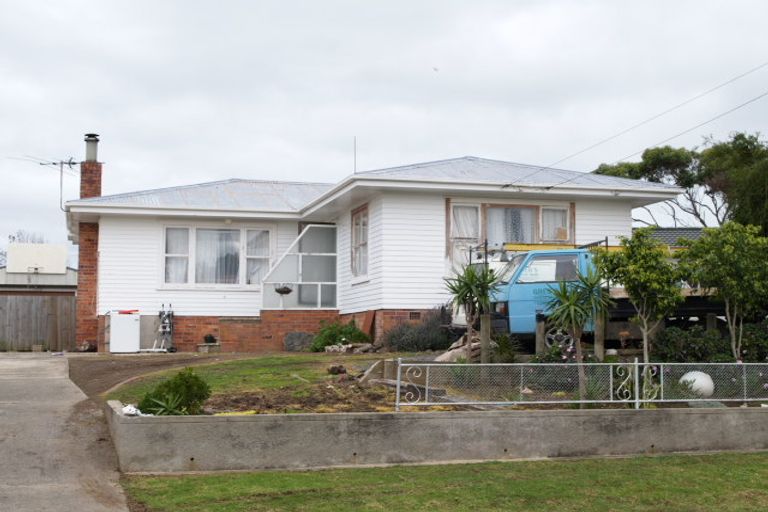 Photo of property in 1 Staines Avenue, Mangere East, Auckland, 2024