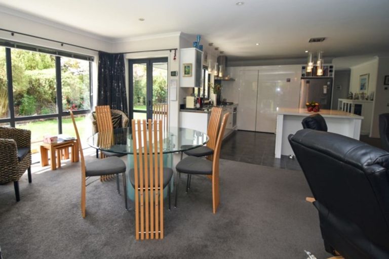 Photo of property in 7 The Glade, Carterton, 5713