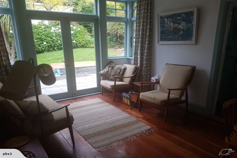 Photo of property in 315 Karaka Bay Road, Karaka Bays, Wellington, 6022