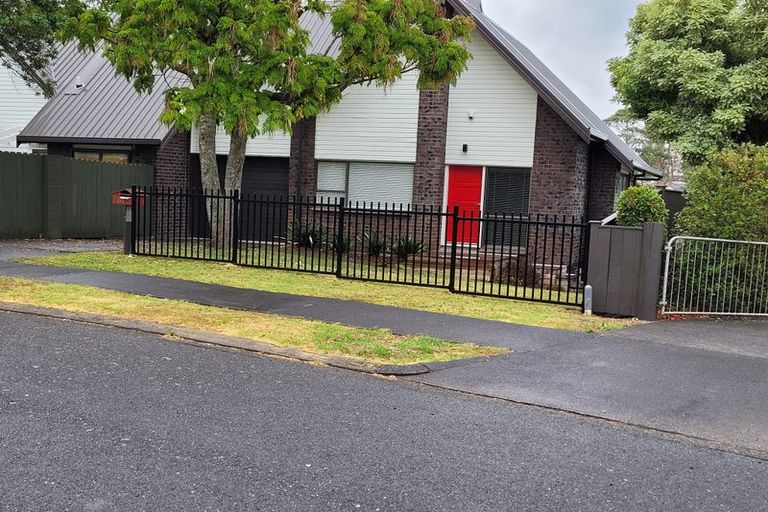 Photo of property in 2/5 Aries Place, Shelly Park, Auckland, 2014