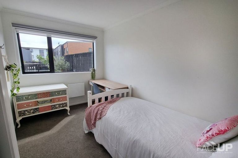 Photo of property in 32/1 Scott Road, Hobsonville, Auckland, 0616