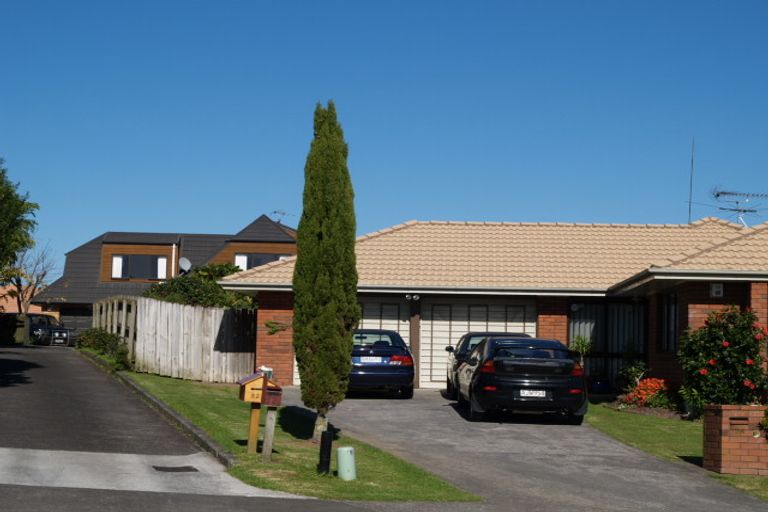 Photo of property in 2/52 Orangewood Drive, Northpark, Auckland, 2013
