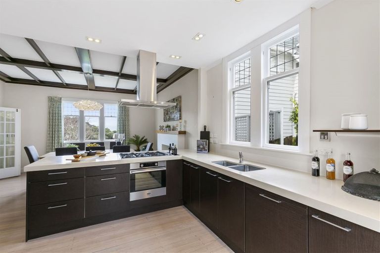 Photo of property in 120 Trelissick Crescent, Ngaio, Wellington, 6035