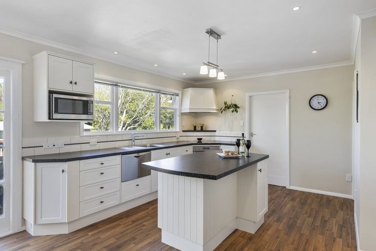 Photo of property in 102 Normandale Road, Normandale, Lower Hutt, 5010