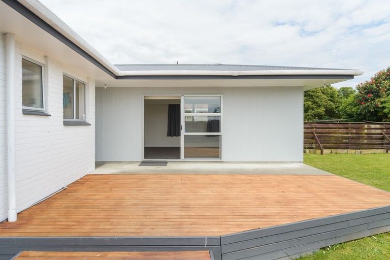 Photo of property in 11 Raglan Avenue, Cloverlea, Palmerston North, 4412