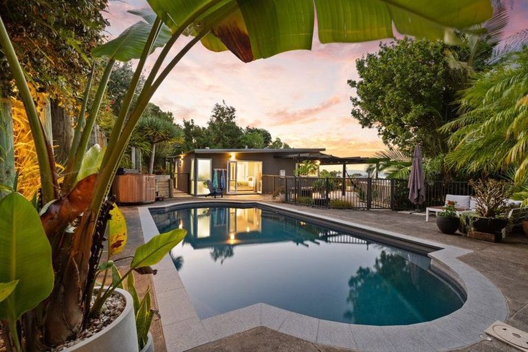 Photo of property in 74 Duncansby Road, Stanmore Bay, Whangaparaoa, 0932