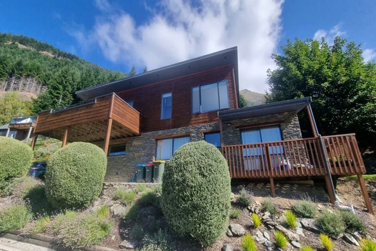 Photo of property in 35 Arawata Terrace, Fernhill, Queenstown, 9300