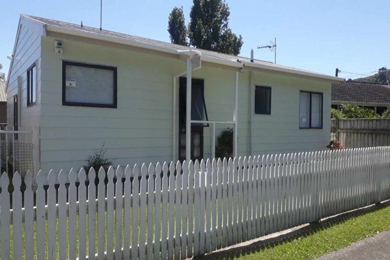 Photo of property in 2/1 Glenbrook Grove, Naenae, Lower Hutt, 5011