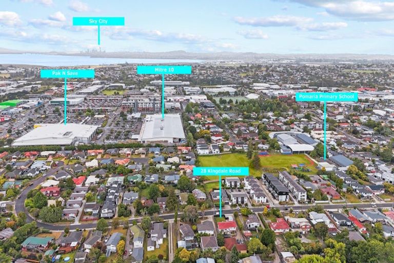 Photo of property in 28 Kingdale Road, Henderson, Auckland, 0610