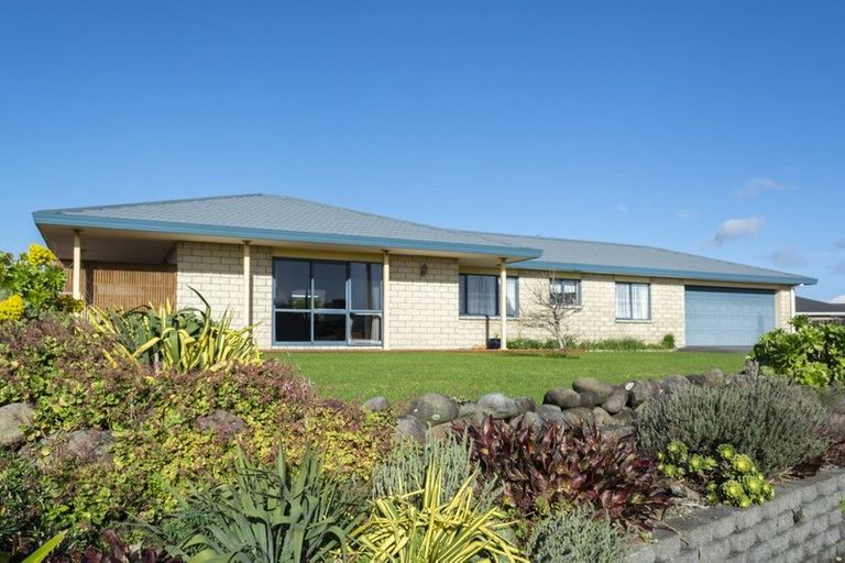 Photo of property in 32 Dillon Drive, Bell Block, New Plymouth, 4312