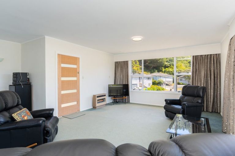 Photo of property in 28 Franklyn Road, Tawa, Wellington, 5028