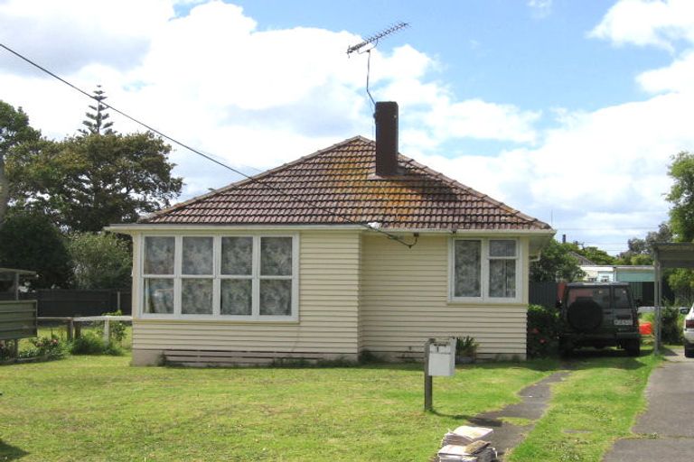 Photo of property in 12 Hayman Place, Beach Haven, Auckland, 0626