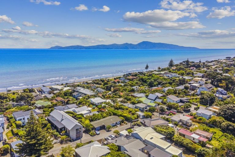 Photo of property in 15 Karekare Road, Raumati South, Paraparaumu, 5032