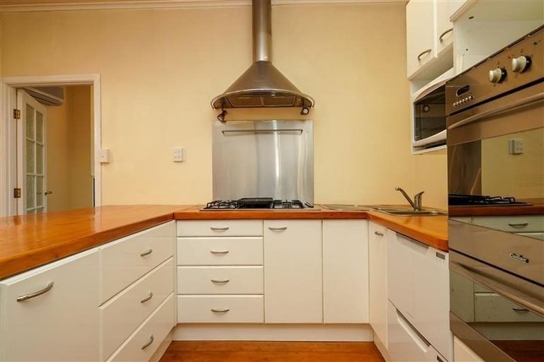 Photo of property in 1/1 Moana Avenue, Bayswater, Auckland, 0622