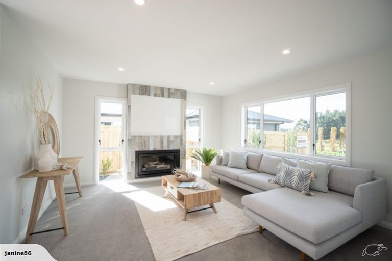 Photo of property in 39 Coutts Way, Fitzherbert, Palmerston North, 4410