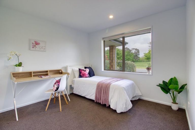 Photo of property in 33 Little Oaks Drive, Yaldhurst, Christchurch, 8042